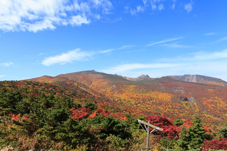 Enjoying Mt. Adatara in Autumn