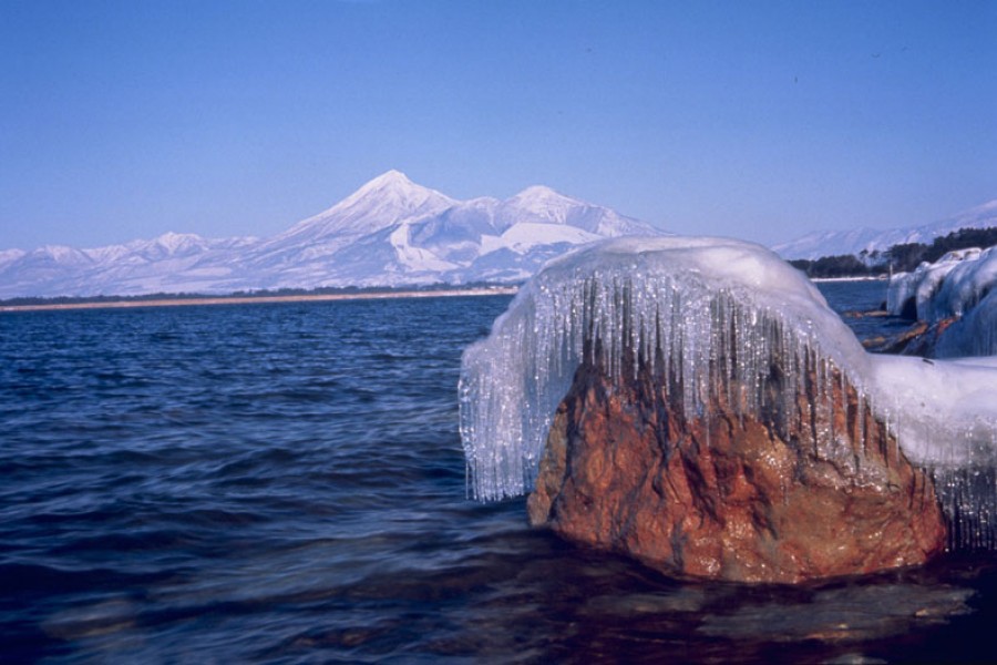 Shibuki-gori (Naturally-forming ice sculptures)