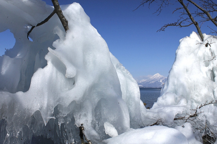 Shibuki-gori (Naturally-forming ice sculptures)