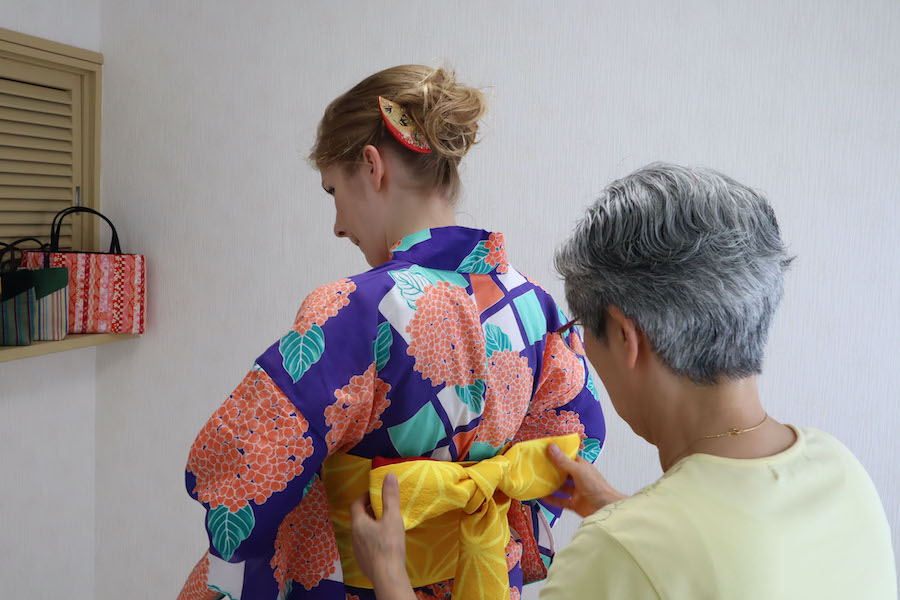 Choosing and fitting kimono